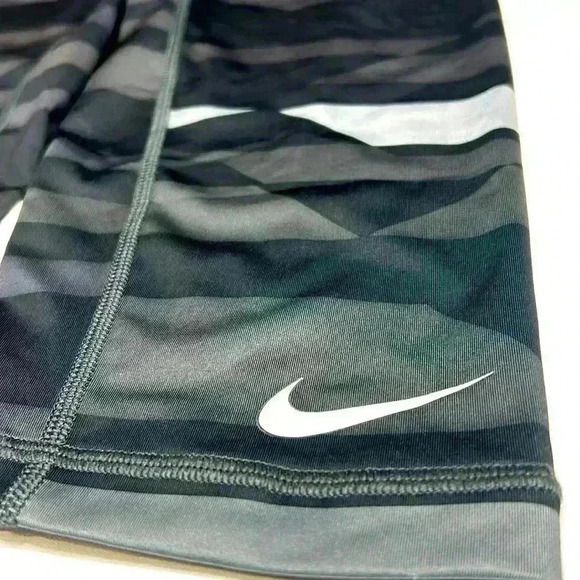 Nike Cropped Dri Fit Gym Pants Leggings Black Exercise Run Walk Hike Outdoors - Picture 3 of 6